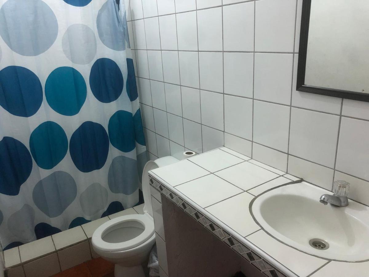 לאון Hostal Vacaciones Nicas מראה חיצוני תמונה