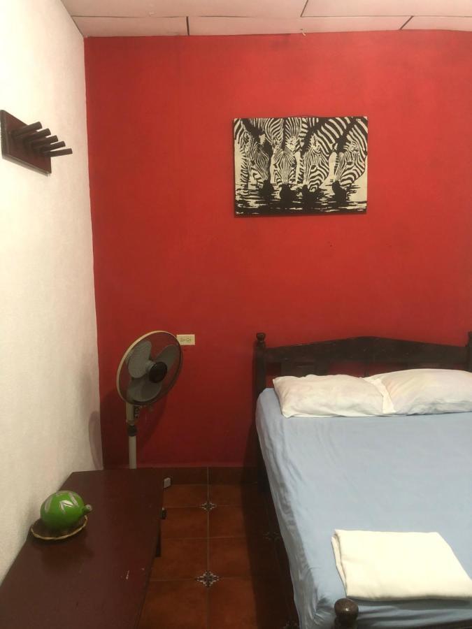 לאון Hostal Vacaciones Nicas מראה חיצוני תמונה